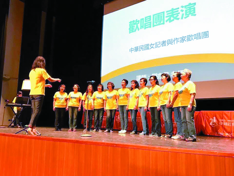 2017歡唱團表演B-4-8-IMG_5714尹甸基金會.jpg